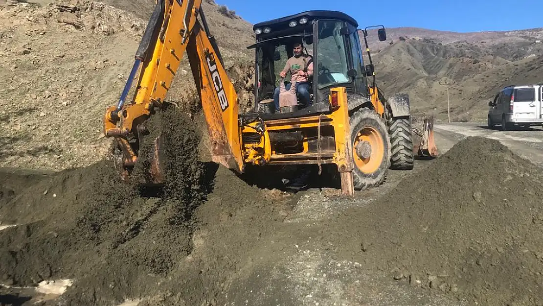 Şirvan'da Kapanan Köy Grup Yolu Açıldı