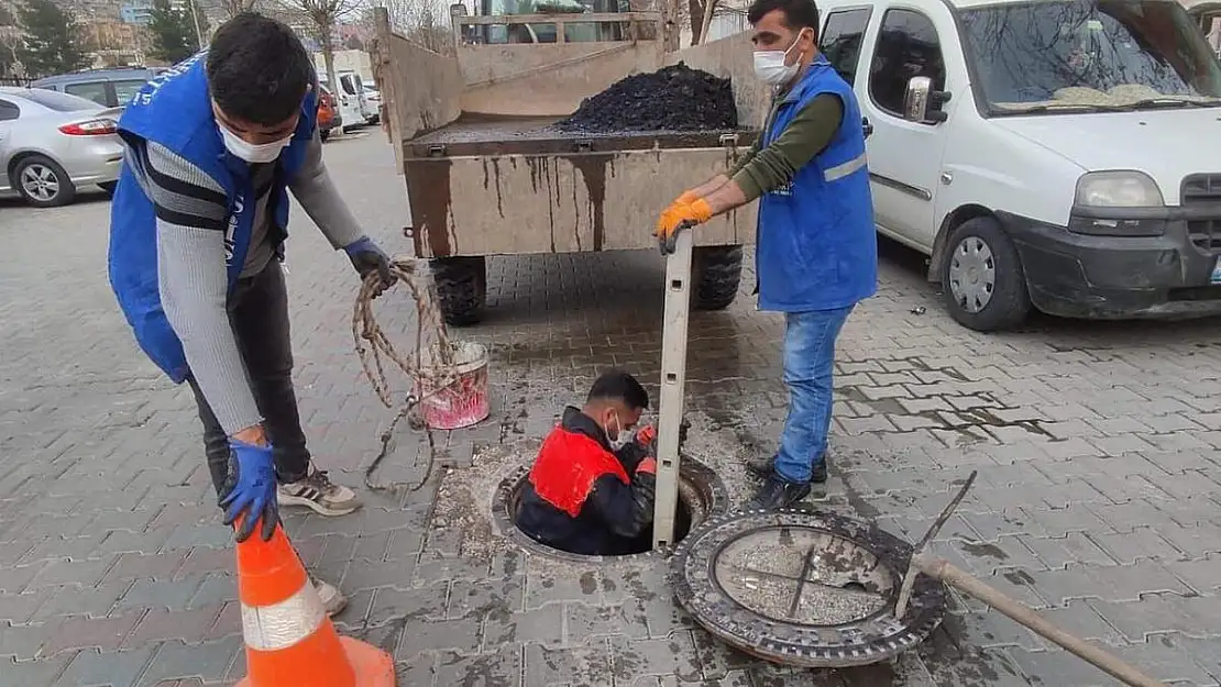 SİSKİ EKİPLERİNCE MAZGAL VE RÖGARLAR TEMİZLENİYOR