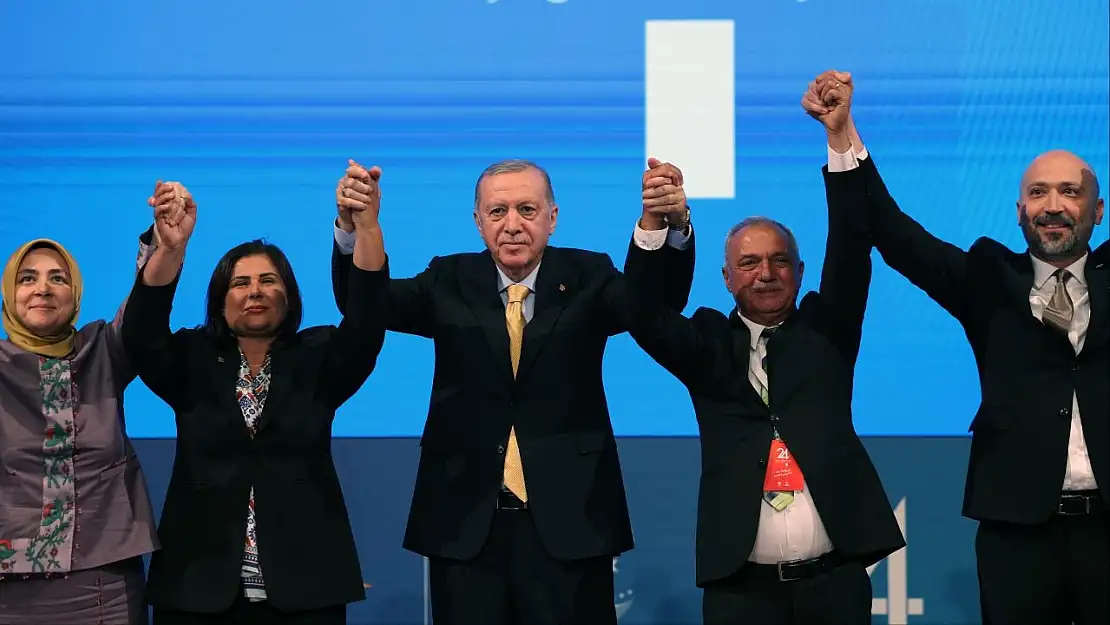 Siyasi Kulisler Hareketli: 4 Belediye Başkanının Daha AK Parti'ye Katılacağı Konuşuluyor