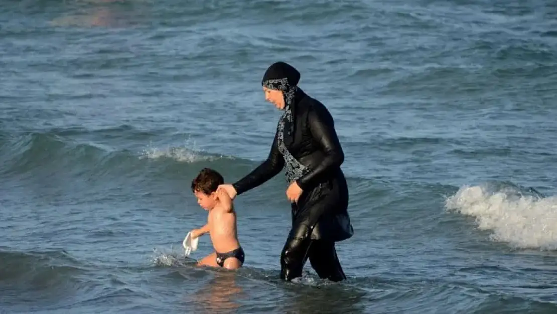 Suriye'de Plajlarda Mayo Düzenlemesi: Kadınlara Burkini, Erkeklere Gömlek Zorunluluğu