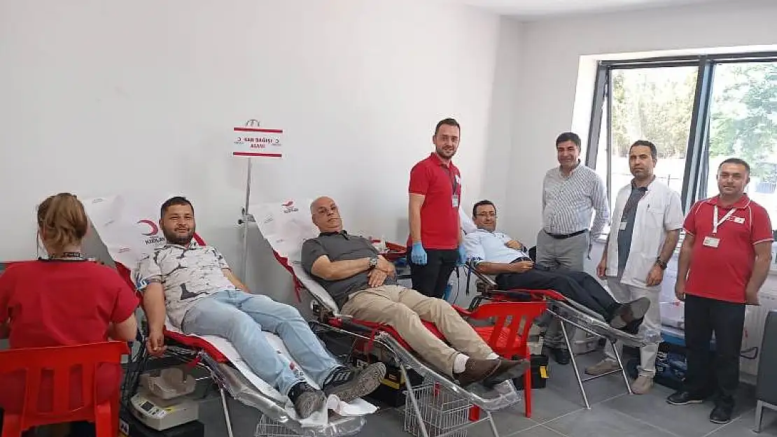 Tarım ve Orman Müdürlüğünden Kızılay'a Kan Bağışı