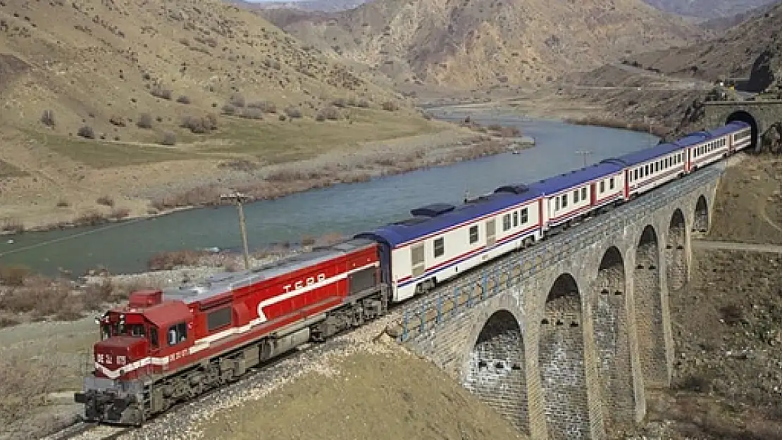 TCDD'den 'Tren Yollarında Otla Mücadele İçin İlaçlama Yapılacak' Uyarısı