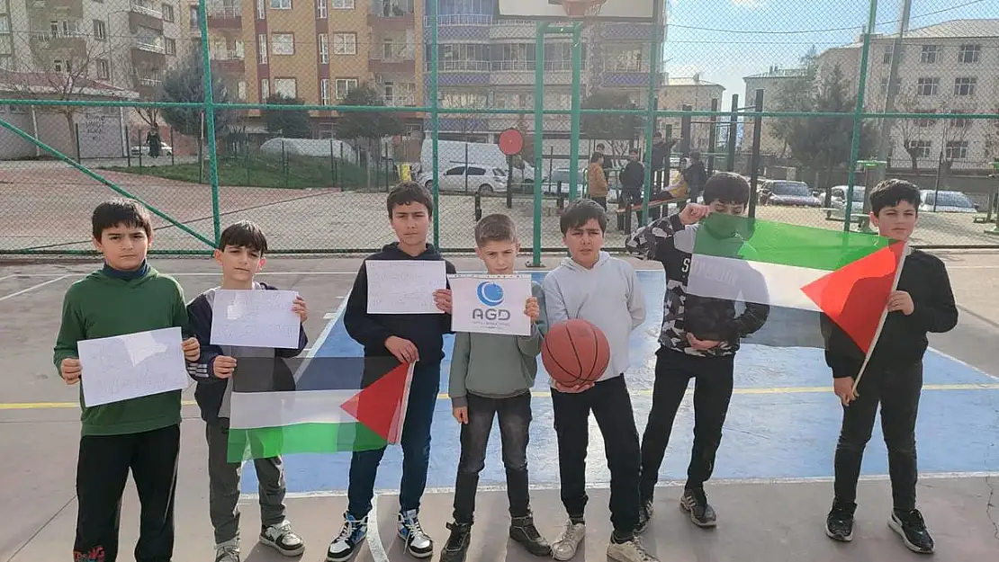 TİF Anadolu Gençlik Derneği İzcilik ve Spor Kulübü Filistin'deki Zulmü Duyurmak İçin Basketbol Etkinliği Düzenledi