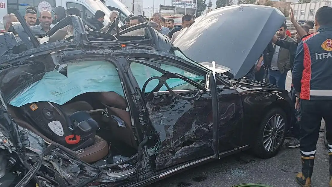Tır ve Otomobil Çarpıştı: 1 Çocuk Yaşamını Yitirdi, 4 Kişi Yaralandı