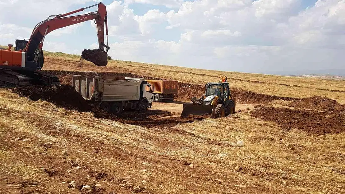 TOKİ KONUTLARININ TEMEL KAZISI BAŞLADI