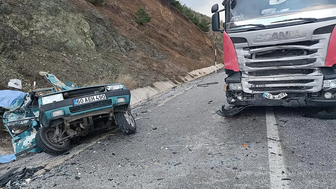 Trafik Kazası: 2 Ölü, 1 Yaralı