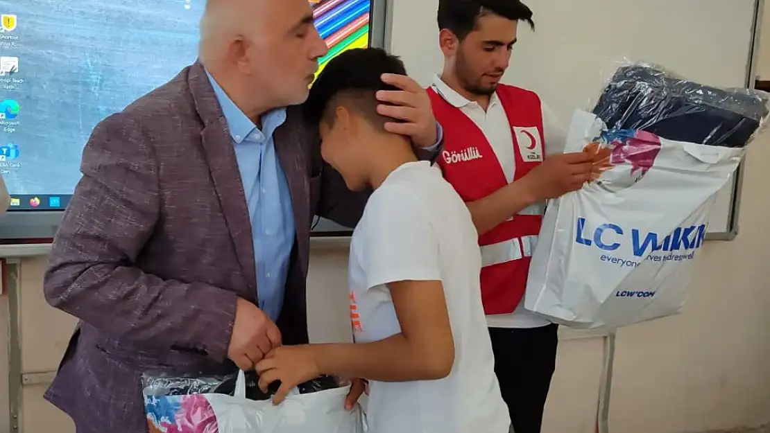 Türk Kızılay'ı Siirt Şubesi 23 Nisan'a Hazırlanıyor