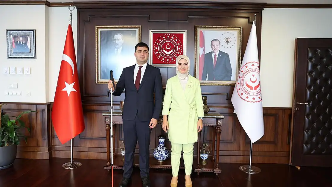 Türkiye'nin İlk Görme Engelli Hakim Yardımcısı Görevine Başladı