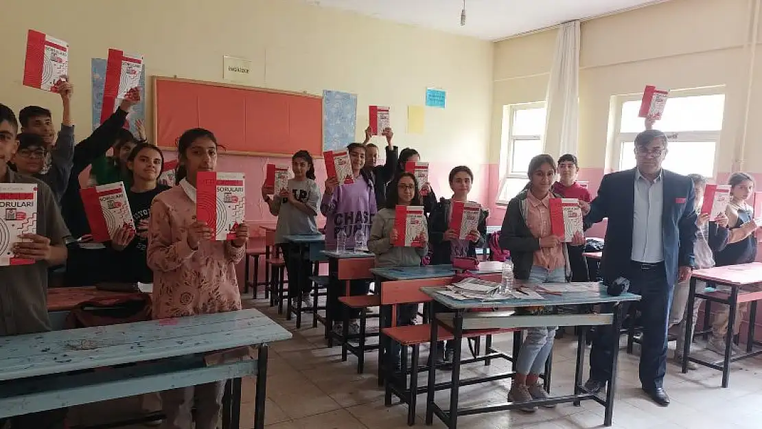 ÜCRETSİZ YARDIMCI KAYNAKLAR ÖĞRENCİLERE DAĞITILDI