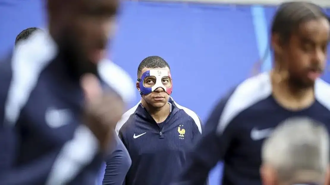 UEFA'dan Mbappe'ye Maske Yasağı