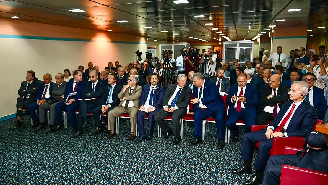 Ulaştırma ve Altyapı Bakanı Uraloğlu, Cezayir'e Gitti