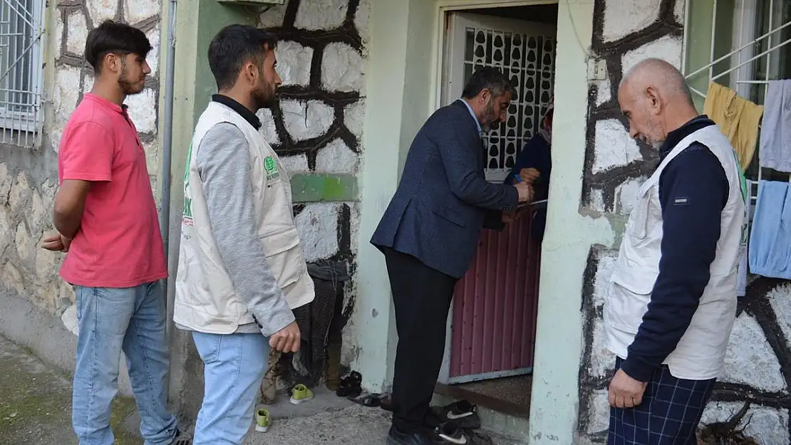 Umut Kervanı Derneği, Siirt'te Yüzlerce Aileye Kurban Eti Dağıttı