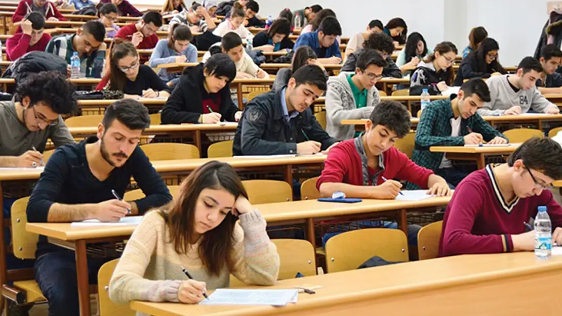 Üniversite Hayali İçin Nefesler Tutuldu: 2,5 Milyon Aday YKS'de Ter Döktü