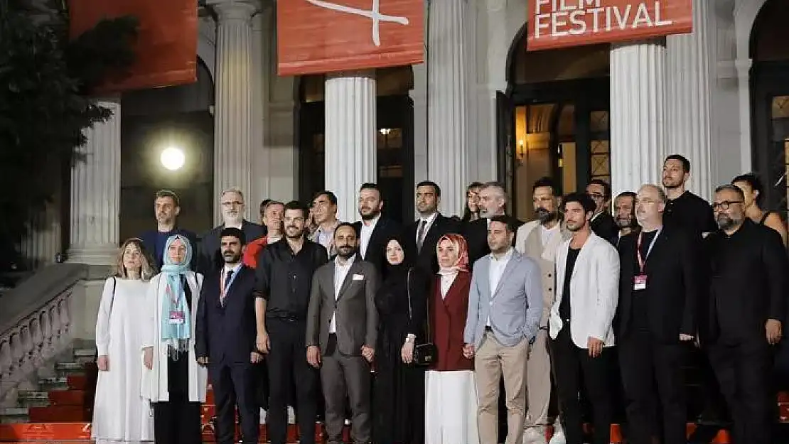 Ünlü Oyuncu Birhan Tut'un Oynadığı 'Hep 33 Yaşında' Filmi Saraybosna'da Dünya Prömiyerini Yaptı