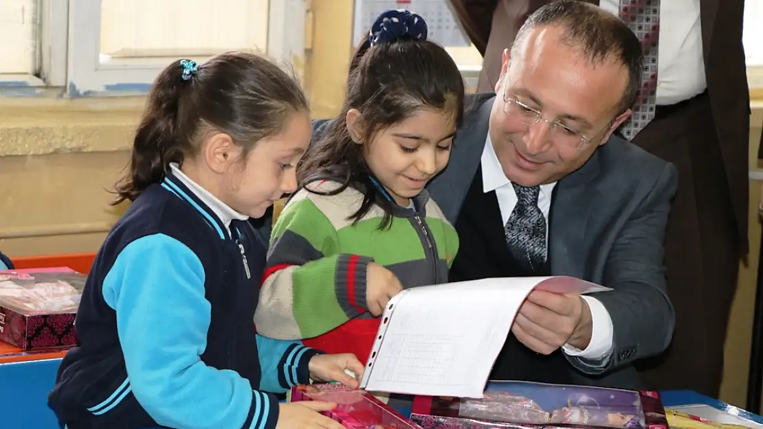 Vali Ali Fuat Atik, Öğrencilerin Karne Heyecanına Ortak Oldu