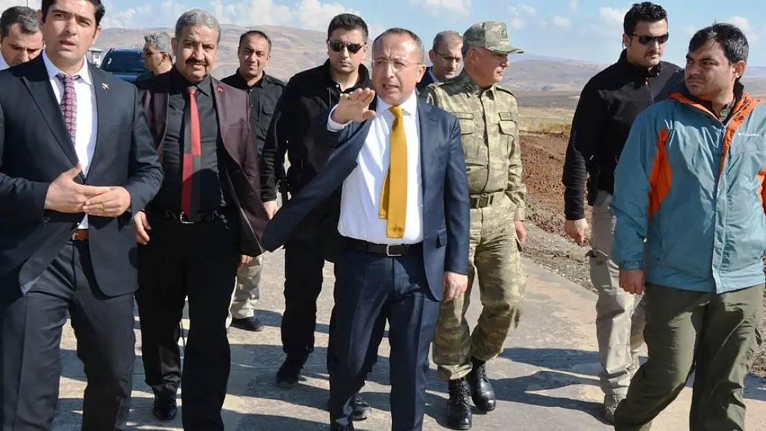 VALİ ALİ FUAT ATİK, SİİRT HAVAALANI YER HİZMETLERİNDE  YAPILAN ÇALIŞMALARI YERİNDE İNCELEDİ