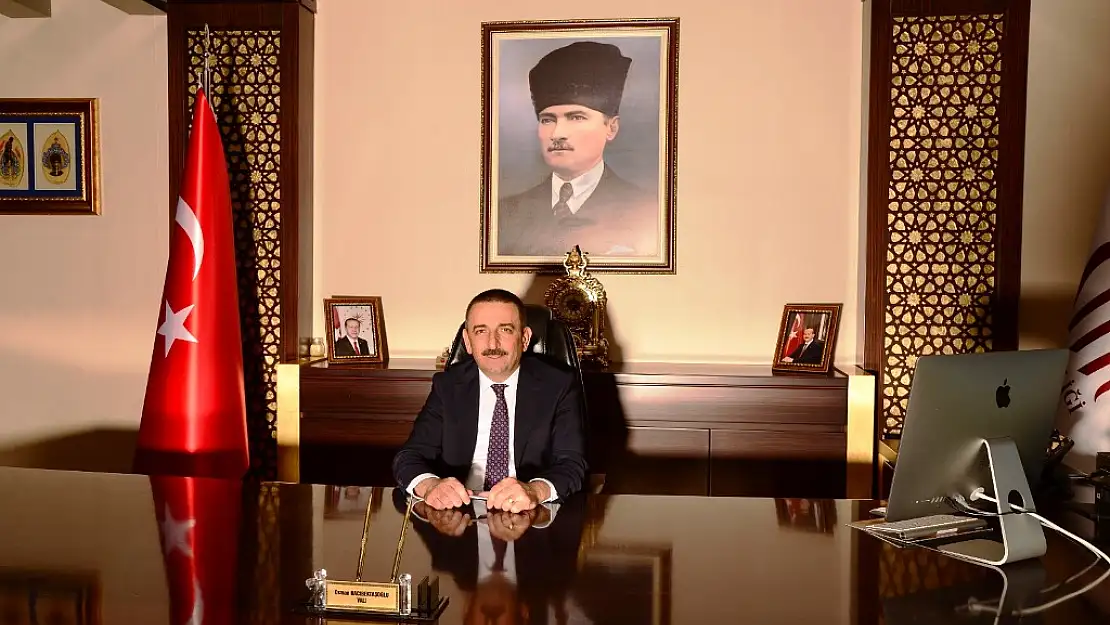 VALİ-BELEDİYE BAŞKAN V. OSMAN HACIBEKTAŞOĞLU'NUN 83.YIL KUTLAMA MESAJI
