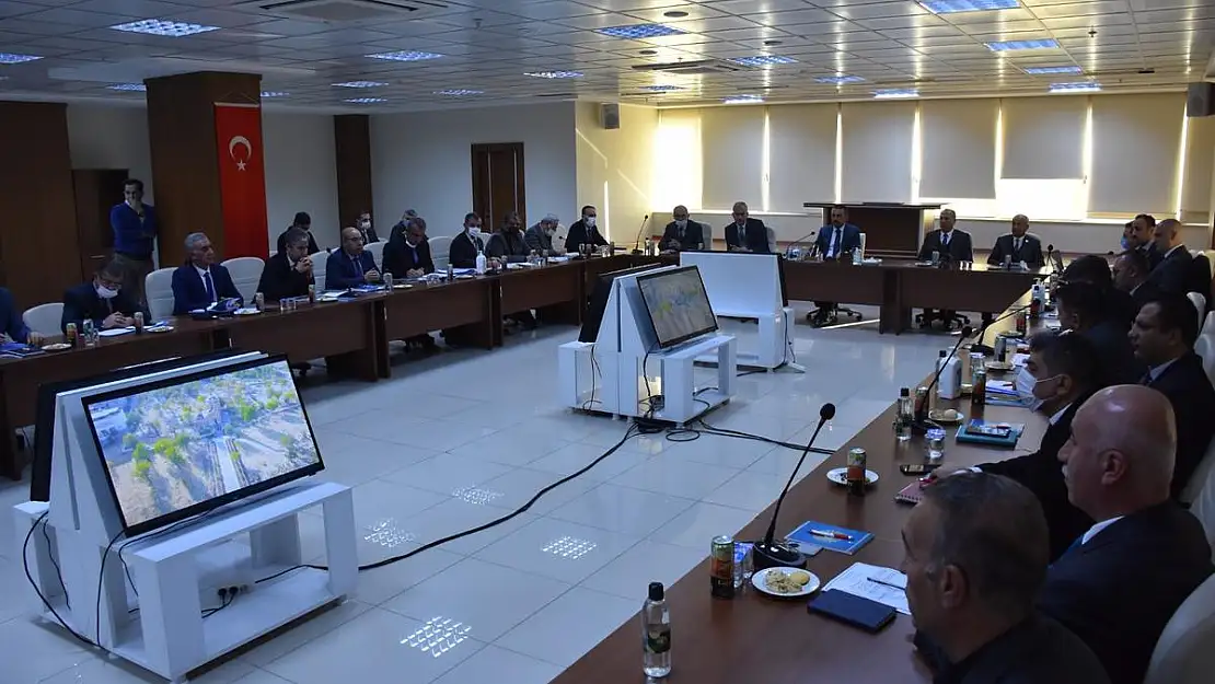 VALİ/BELEDİYE BAŞKAN VEKİLİ HACIBEKTAŞOĞLU, 2021 YILINI DEĞERLENDİRDİĞİ TOPLANTIDA 2022 YILINI PLANLADI