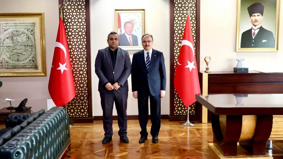 Vali Dr. Kemal Kızılkaya, İl Göç Müdürü Zafer Akın'ı Makamında Kabul Etti