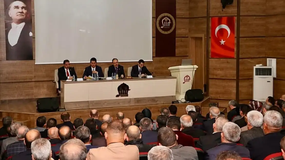 Vali Dr. Kemal Kızılkaya Muhtarlarla Buluştu