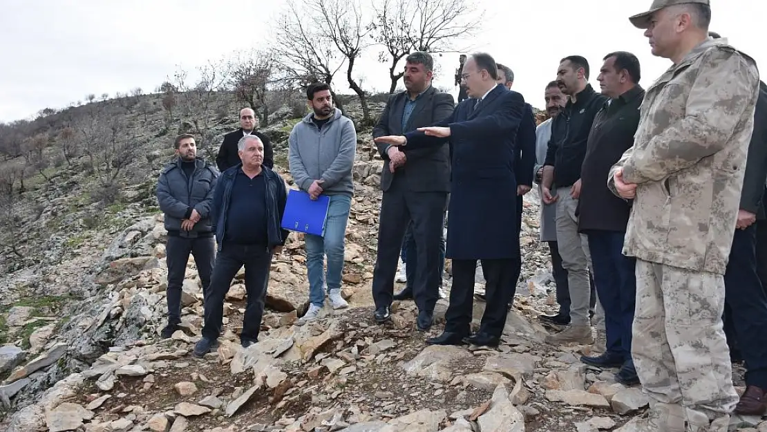 Vali Dr. Kemal Kızılkaya, Yapımı Devam Eden Şirvan Köprüsünde İncelemelerde Bulundu