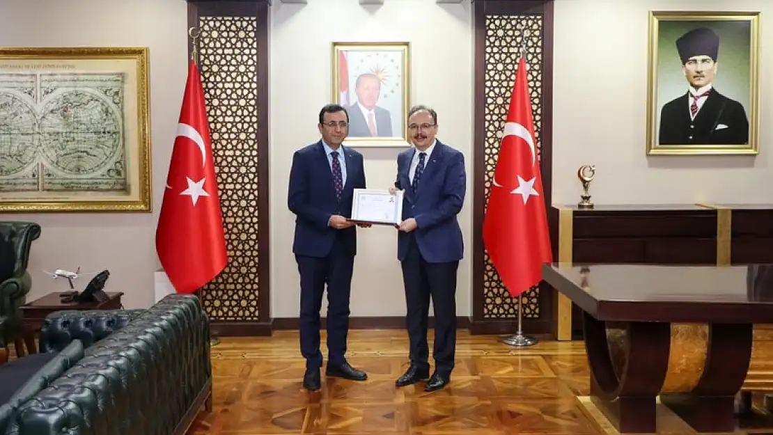 Vali Dr.Kemal Kızılkaya'dan Ergün Demirhan'a Başarı Belgesi