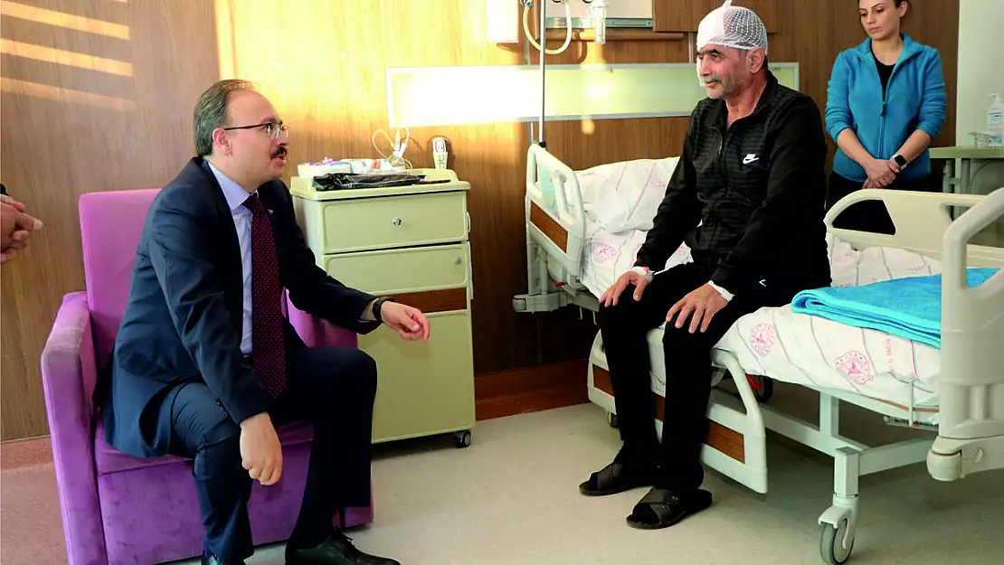 Vali Dr.Kızılkaya Hastanede Yatan Hastaları Ziyaret Etti