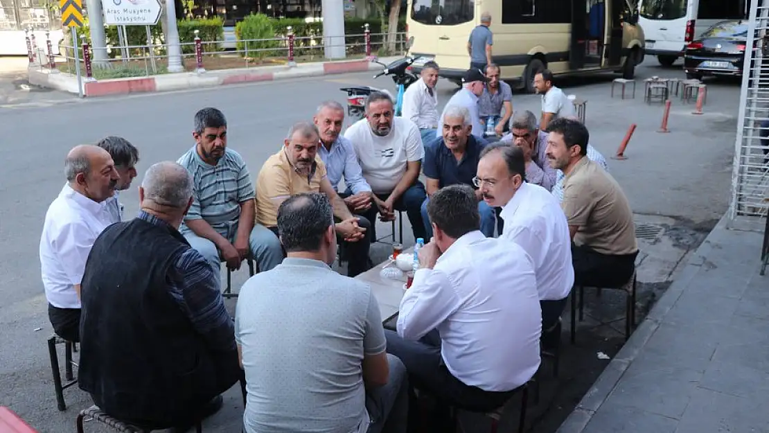 Vali Dr. Kızılkaya Sabahın Erken Saatlerinde Esnaf ve Vatandaşlarla Bir Araya Geldi