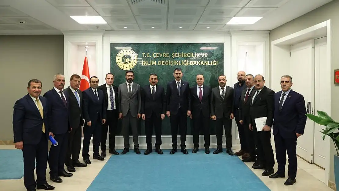 VALİ HACIBEKTAŞOĞLU BAŞKANLIĞINDAKİ SİİRT HEYETİ, BAKAN KURUM'U ZİYARET ETTİ