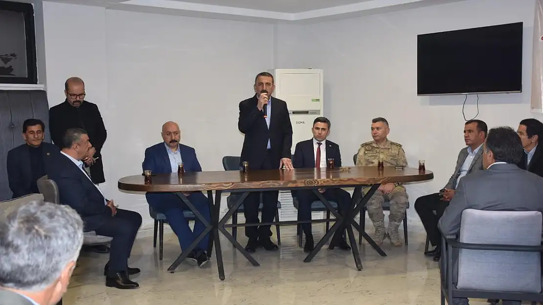 VALİ HACIBEKTAŞOĞLU, ŞİRVAN'DA MUHTARLARLA İFTAR YAPTI