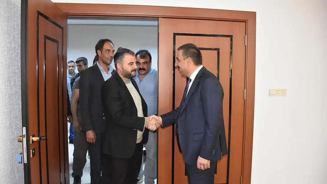 VALİ HACIBEKTAŞOĞLU, VATANDAŞLARIN SORUN VE TALEPLERİNİ DİNLEDİ