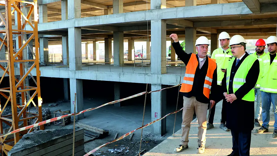 Vali Kızılkaya, 500 Yataklı Yeni Devlet Hastanesi İnşaatında Tetkik ve İncelemelerde Bulundu (Videolu Haber)