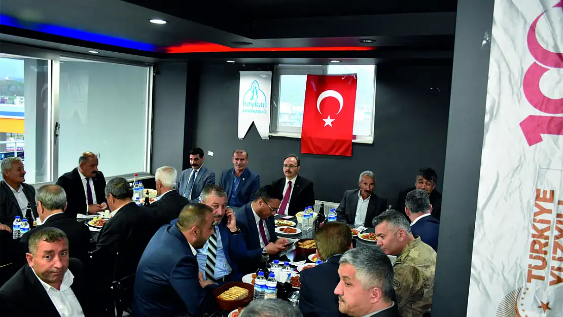 Vali Kızılkaya, Baykan/Veyselkarani Beldesinde Şehit Yakınları ve Kanaat Önderleriyle Bir Araya Geldi