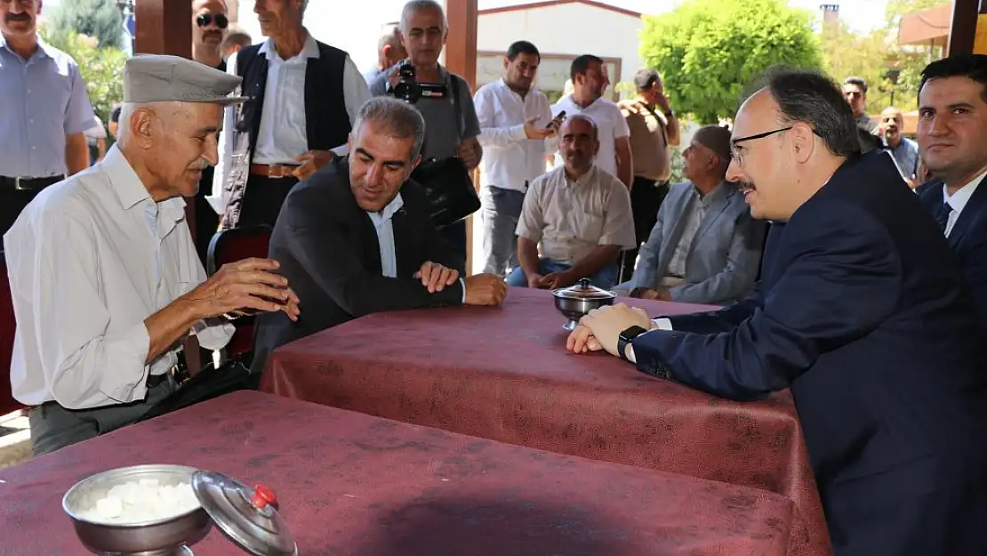 Vali Kızılkaya, Eruh'ta Esnaf ve Vatandaşları Ziyaret Etti