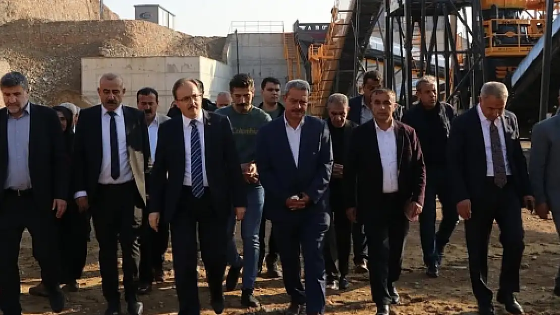 Vali Kızılkaya, İl Genel Meclis Üyelerine 'Asfalt Plenti ve Taş Kırma Tesisi'ni Gezdirdi