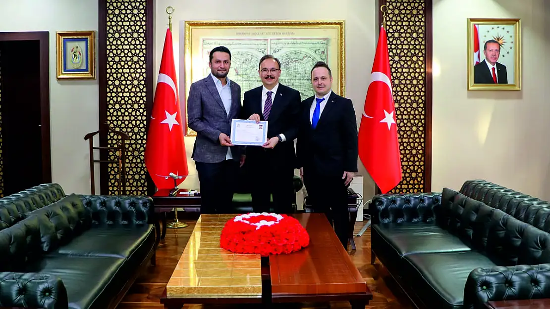 Vali Kızılkaya, Kalp Krizi Geçiren Hastayı Kurtaran Doktoru Ödüllendirdi!