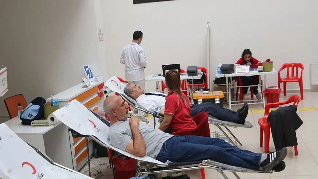 Vali Kızılkaya Öncülüğünde Başlatılan Kan Bağışı Kampanyası Devam Ediyor