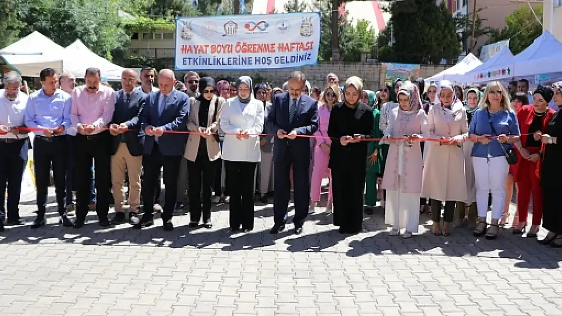 Vali Kızılkaya, Siirt Halk Eğitimi Merkezi Müdürlüğünün Yıl Sonu Sergisi'nin Açılışını Yaptı