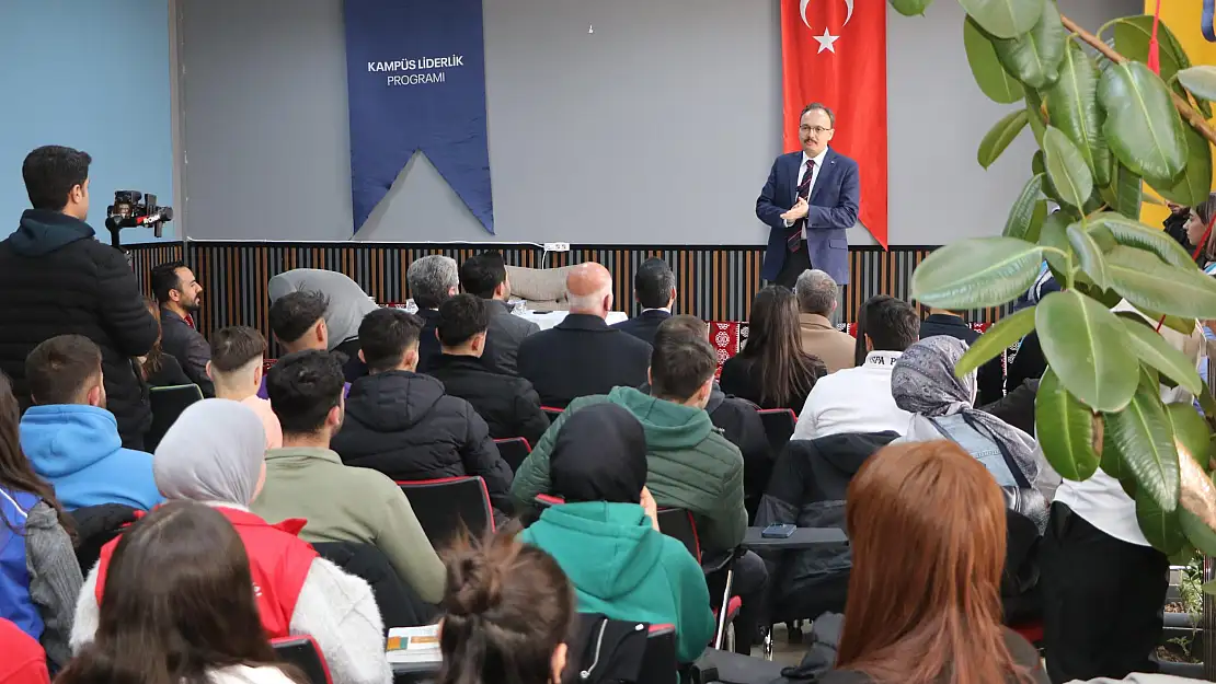 Vali Kızılkaya, Siirt Üniversitesi'nde Gençlerle Buluştu!
