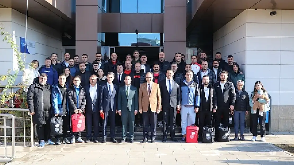 Vali Kızılkaya, Sporcu Kamp Eğitim Merkezinde Antrenörlerle Buluştu