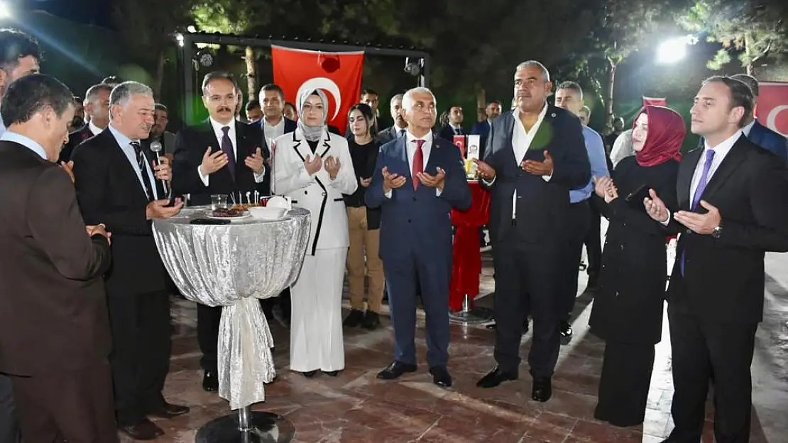Vali Kızılkaya ve Eşi, 30 Ağustos Resepsiyonuna Ev Sahipliği Yaptı