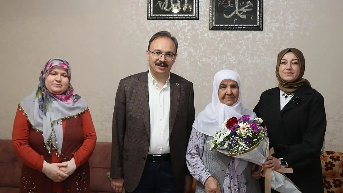 Vali Kızılkaya ve Eşi , Şehit Ailelerini Anneler Gününde Yalnız Bırakmadı