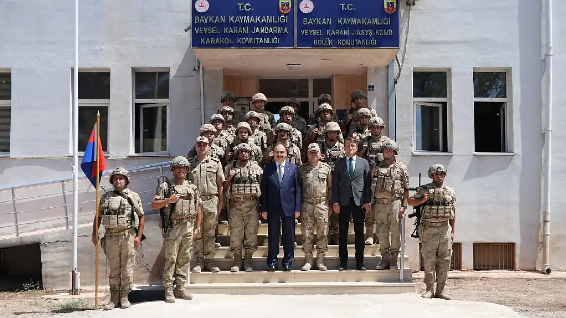Vali Kızılkaya, Veysel Karani Jandarma Karakol Komutanlığını Ziyaret Etti