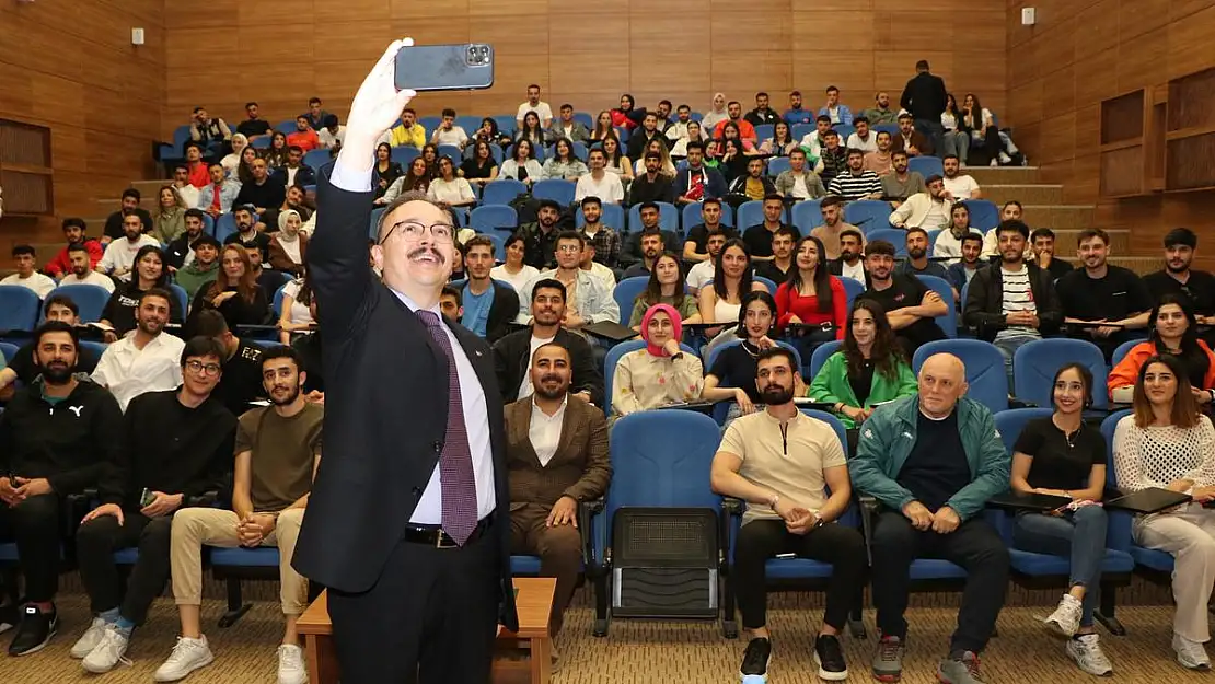 Vali Kızılkaya: 'Yönetim Alanındaki Bilgilerimi Gençlerle Paylaşmaya Devam Edeceğim'