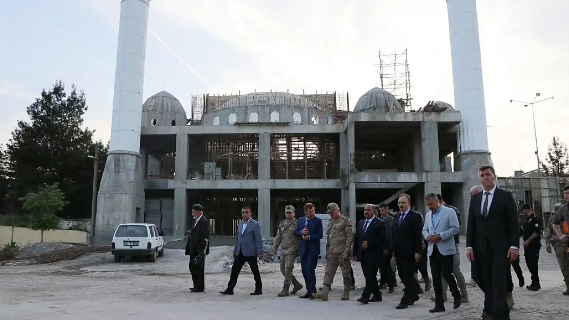 Vali Kızılkaya'dan Veysel Karani de Cami İnşaatı ve Polis Merkezine Ziyaret