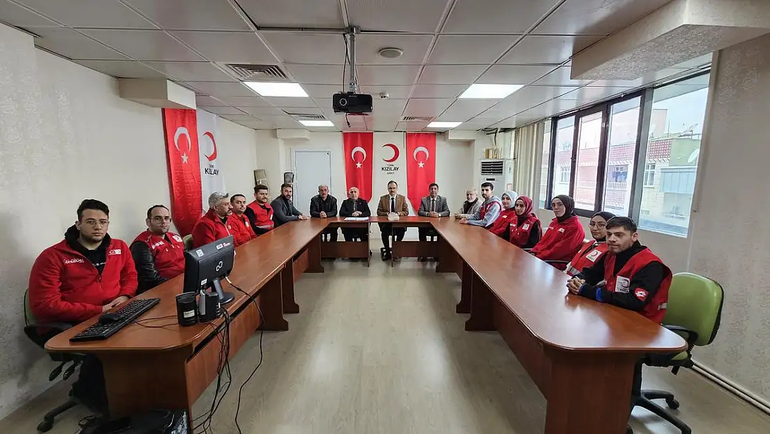 Vali Kızılkaya'dan Yeşilay ve Kızılay Şubelerine Ziyaret
