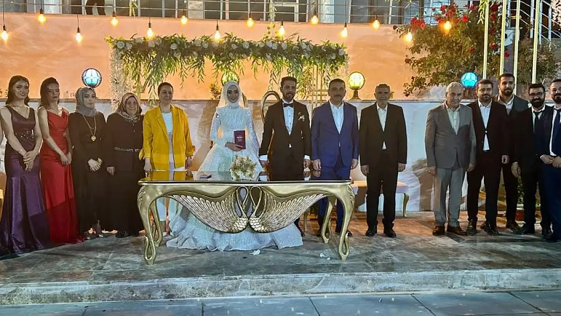 Vali, Nikah Şahitliği Yaptı