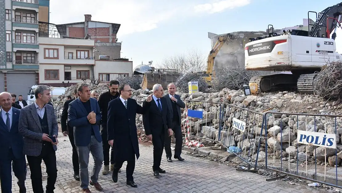 Vali ve Belediye Başkan V. Dr.Kemal Kızılkaya, Kentsel Dönüşüm Çalışmalarını Denetleyerek İncelemelerde Bulundu