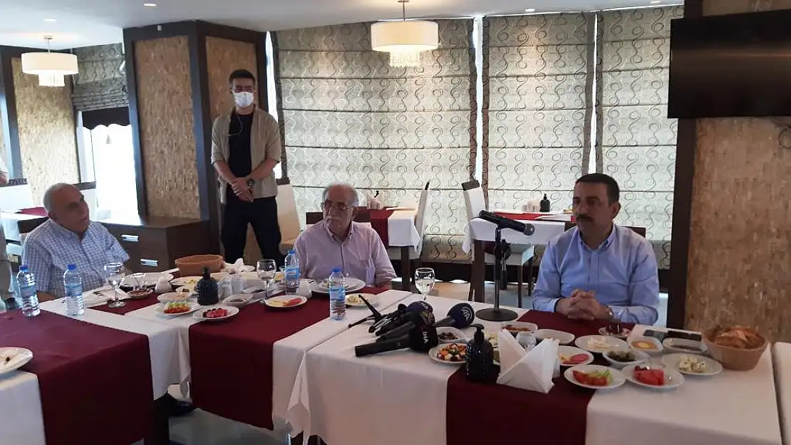 VALİ VE BELEDİYE BAŞKAN VEKİLİ OSMAN HACI BEKTAŞOĞLU: 'SİİRT'İN SORUNLARINI ÇÖZMEK İÇİN EL BİRLİĞİYLE ÇALIŞACAĞIZ'
