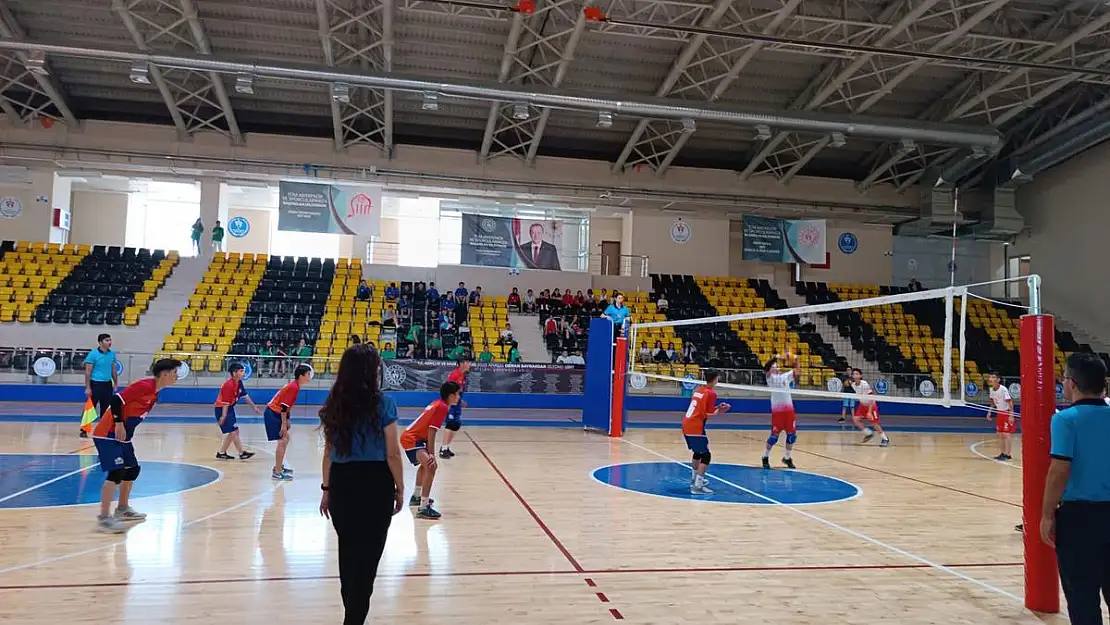 Voleybol Analig Grup Maçları Devam Ediyor
